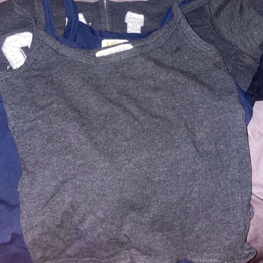 grey tank top